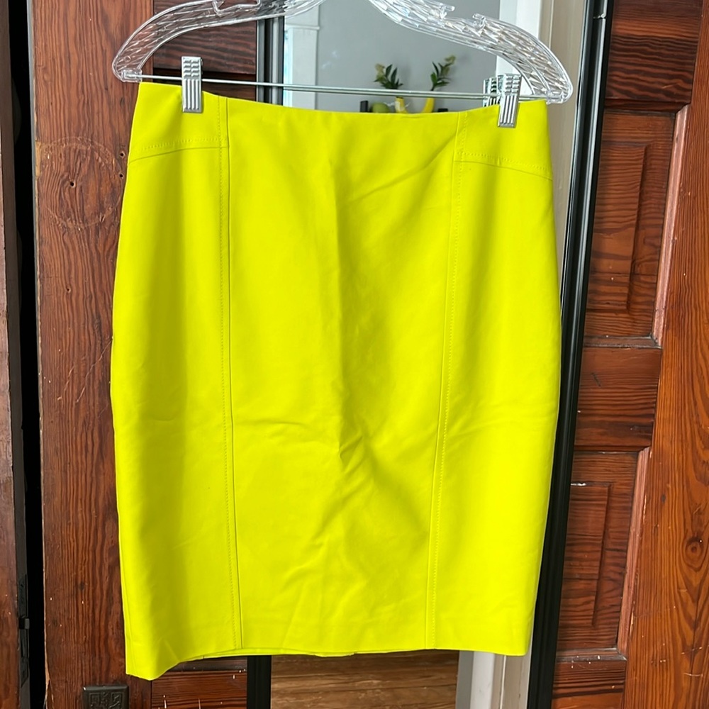Ann Taylor skirt lime green size 6 NWOT